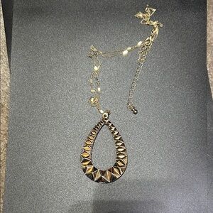 Elegant Gold Teardrop Necklace
